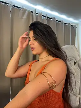 Amel_Rosse Adlı Modelin Canlı XXX Sohbeti