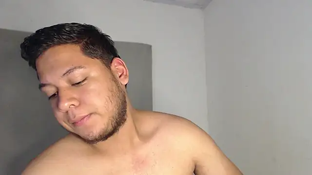 nicolas_cr1's Webcam Show