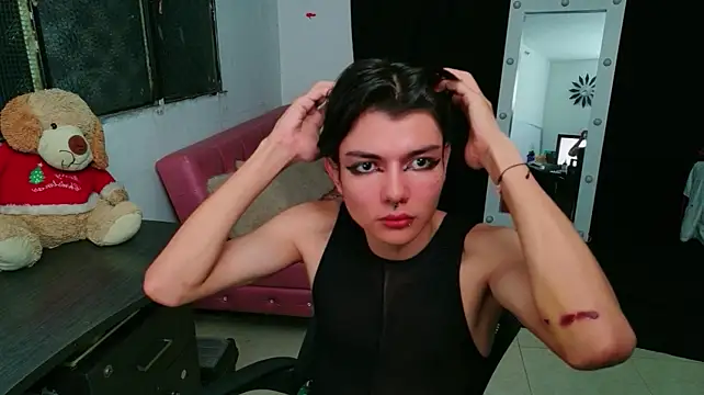 Liamdelrey: διαδικτυακό σόου στην κάμερα