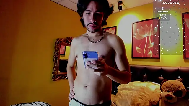 theo_riviera's Webcam Show