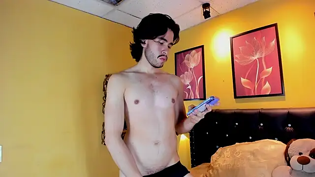 Show modela theo_riviera na web-kameri