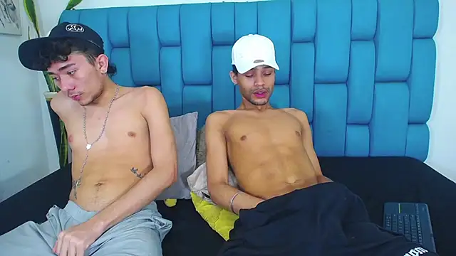 STRANGER_BOYS Show in webcam