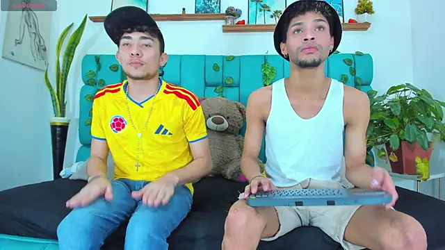 STRANGER_BOYS Show in webcam