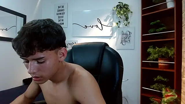 Show modela Ryan_grayx na web-kameri
