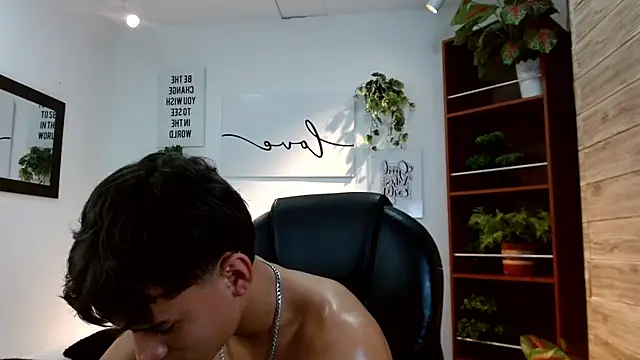Show modela Ryan_grayx na web-kameri
