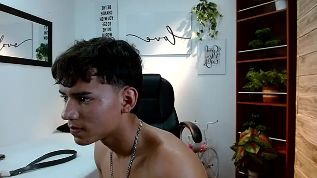 Show modela Ryan_grayx na web-kameri