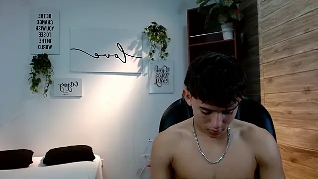 Show modela Ryan_grayx na web-kameri