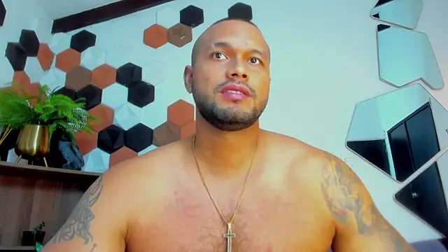Show modela CharlieGrifinX na web-kameri