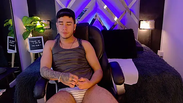 Show modela Alex-Rodriguezz na web-kameri