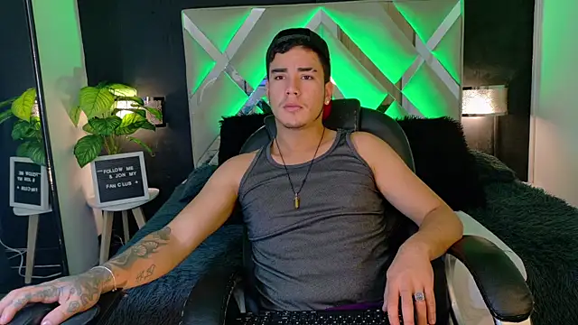 Show de Alex-Rodriguezz na webcam