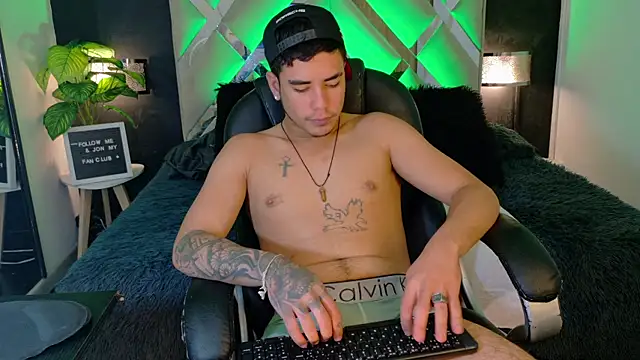 Show modela Alex-Rodriguezz na web-kameri