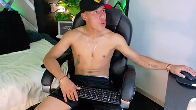 Show modela AlexAndAlbert na web-kameri