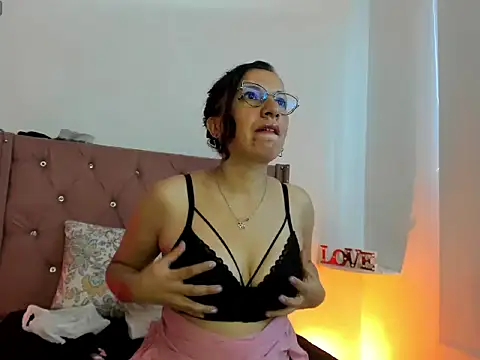 Karina-Coral Chat XXX in diretta