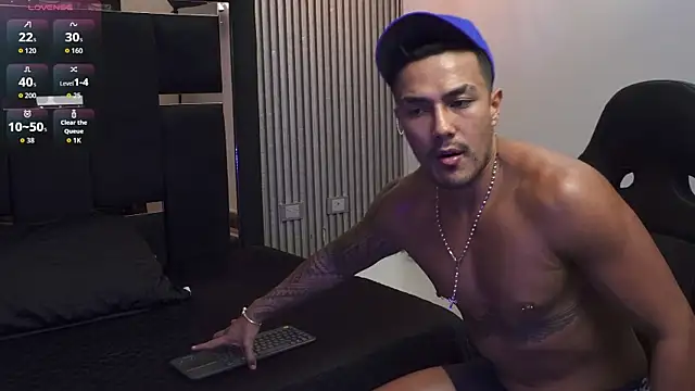aaron_bolt Show in webcam