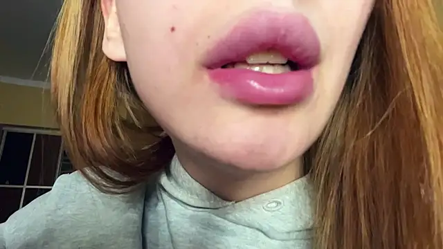 xXMelanieseXx: онлайн-секс-чат