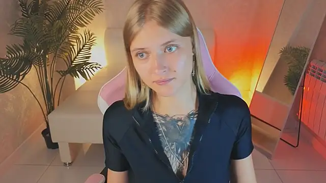 Rebecca_Caldwell Show in webcam