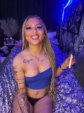 YoungXylena webcam show