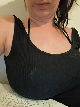 priska-lova Adlı Modelin Canlı XXX Sohbeti