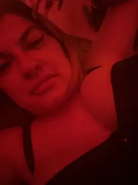 Pokój czatu na żywo – evaxxxcurvyxxx