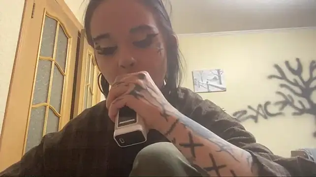 LatiaBantin webcam show