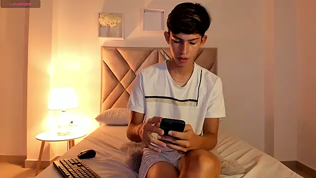Babyy_noahtt's Webcam Show