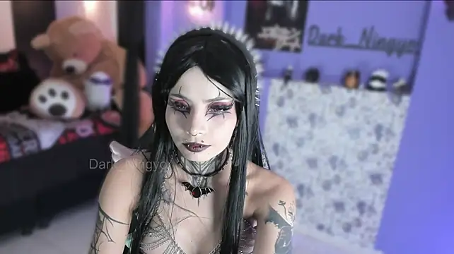 Dark_ningyo1 élő XXX-chatje