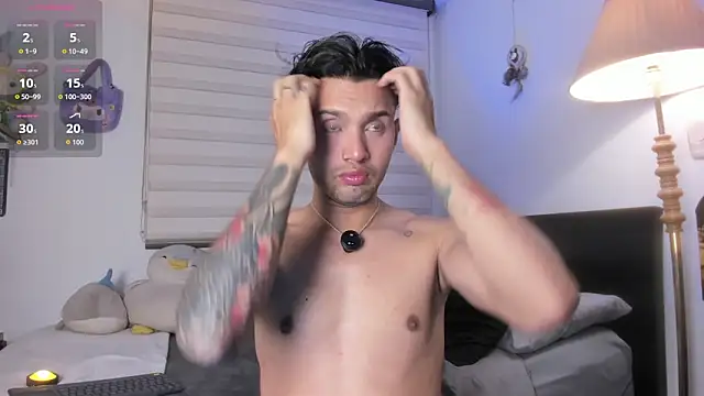 Show modela Leo_Carteer na web-kameri
