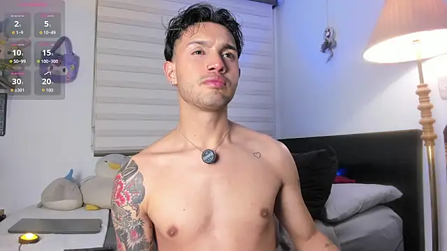 Show modela Leo_Carteer na web-kameri