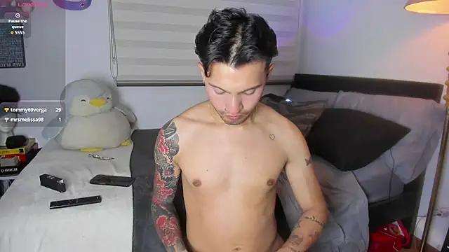 Show modela Leo_Carteer na web-kameri