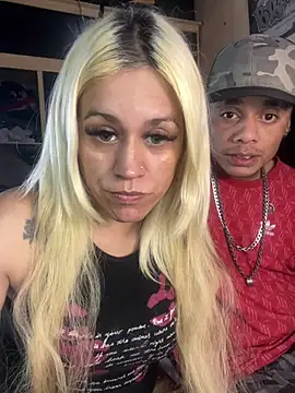 Show modela caritocandiaxx na web-kameri