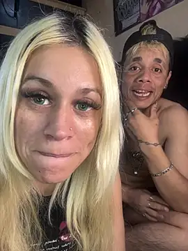 Show modela caritocandiaxx na web-kameri