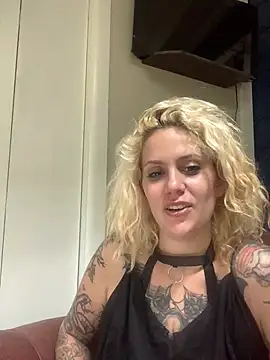 Show modela highitsmaryjane na web-kameri