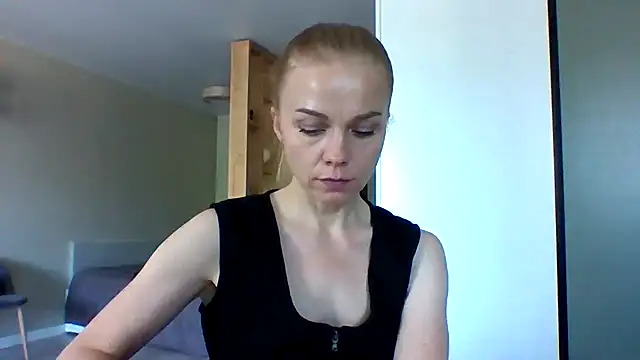 Tina5394 Adlı Modelin Canlı XXX Sohbeti