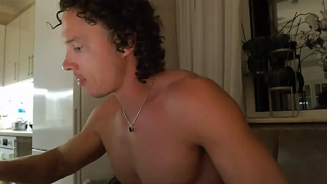 DorianSalazar1 Show in webcam