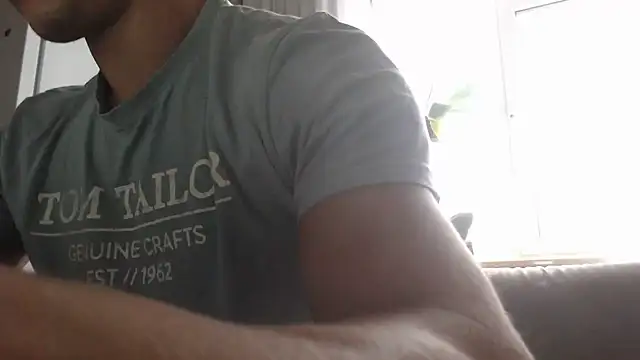 DorianSalazar1 Show in webcam