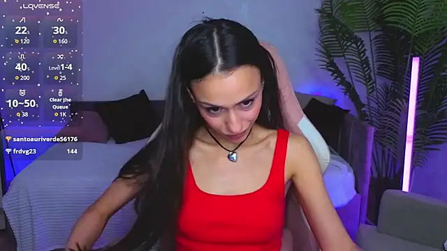 Chat +18 de Petite_Moly ao vivo
