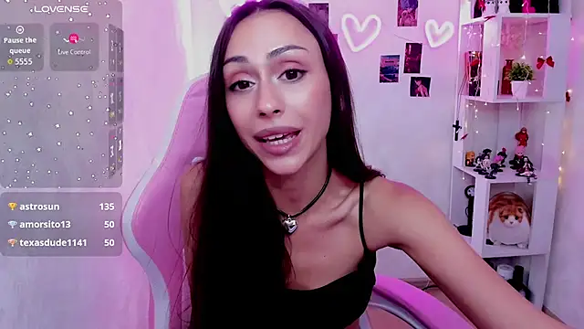 Chat XXX Live Petite_Moly