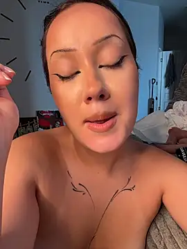 EveryTokenIsImportant's Webcam Show