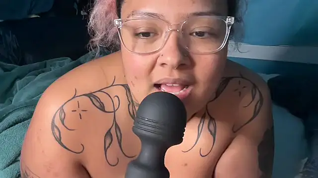 chilepinaaa's Webcam Show