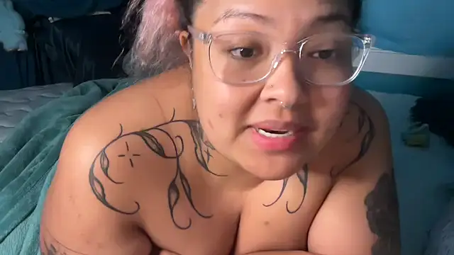 chilepinaaa Show in webcam