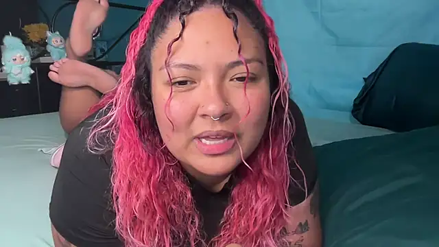 chilepinaaa webcam show
