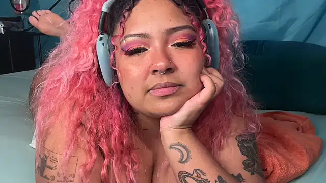chilepinaaa Show in webcam