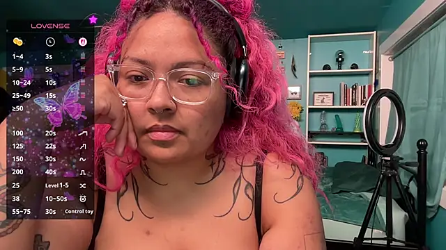 chilepinaaa's Webcam Show
