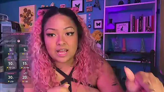 chilepinaaa's Webcam Show
