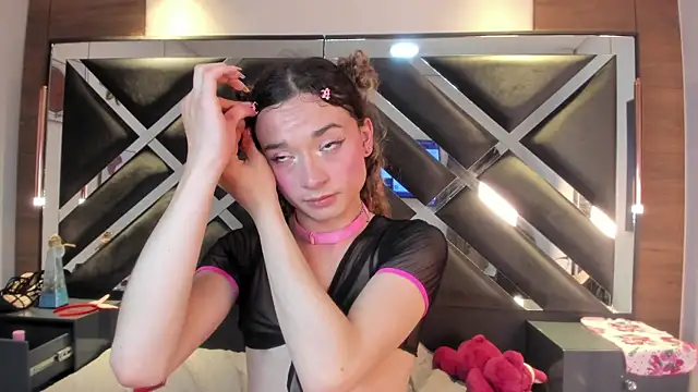 Seraphine_Nyxn Webbikameraesitys
