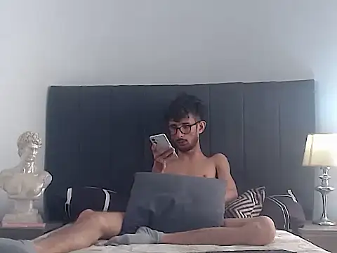 sasuke_bigcock Webcamshow