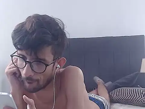 sasuke_bigcock Show in webcam