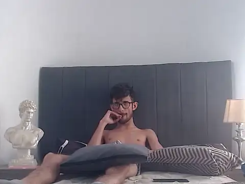 sasuke_bigcock Webcam-Show