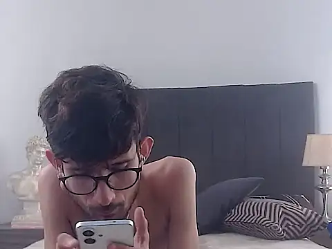 sasuke_bigcock ওয়েবক্যাম শো