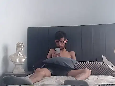 sasuke_bigcock Webcam Show